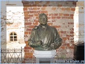 Соловки. Монастырь. Бюст последнего кошевого атамана Запорожской Сечи Петра Кальнишевского в некрополе.