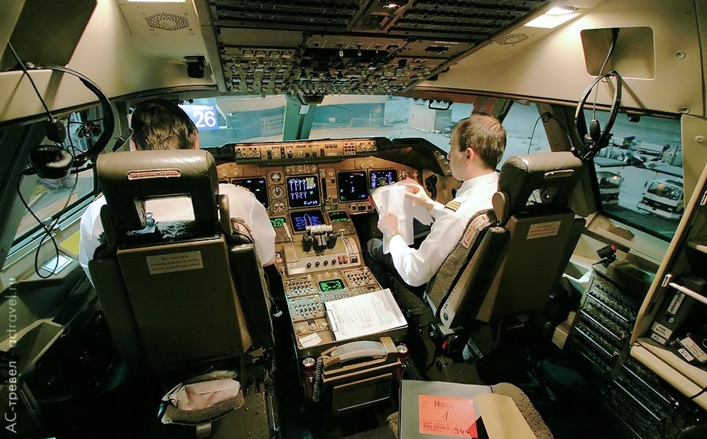 Кабина Boeing 747