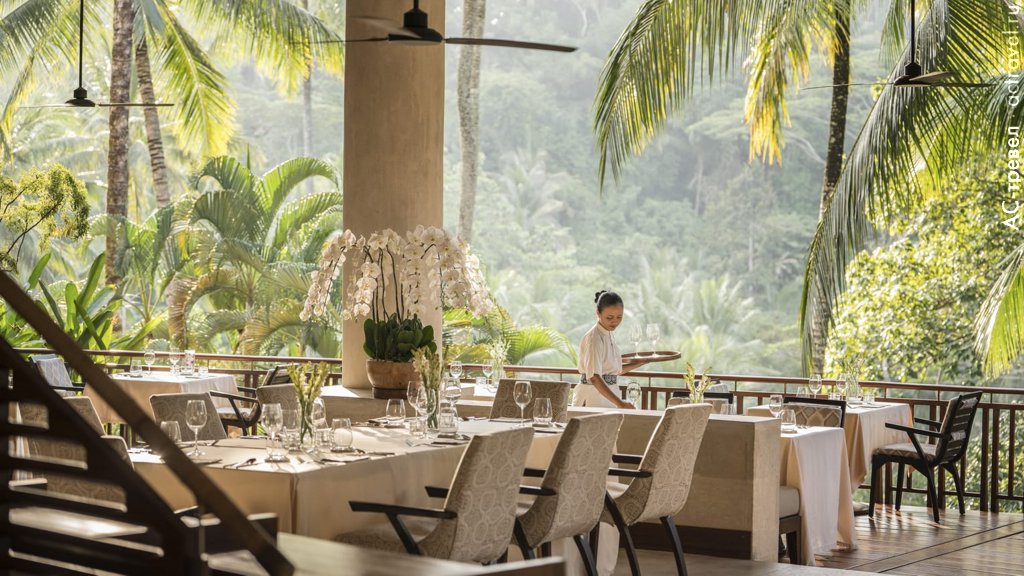 Ресторан в отеле Four Seasons Resort Bali at Sayan